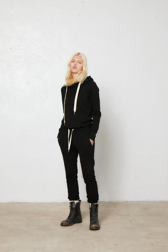 LISSE FITTED PULLOVER HOODY / BLACK
