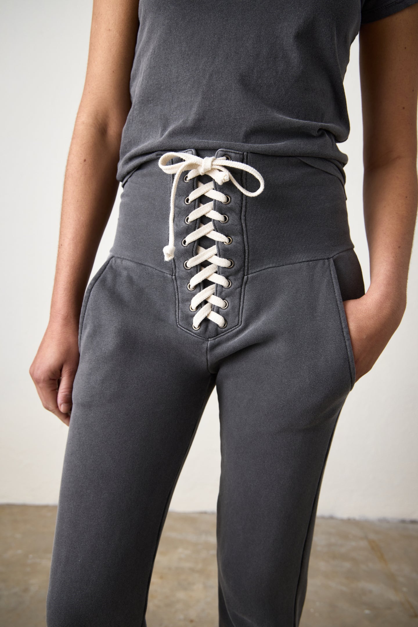 MAREN FOOTBALL TIE SWEATPANT / FADED BLACK