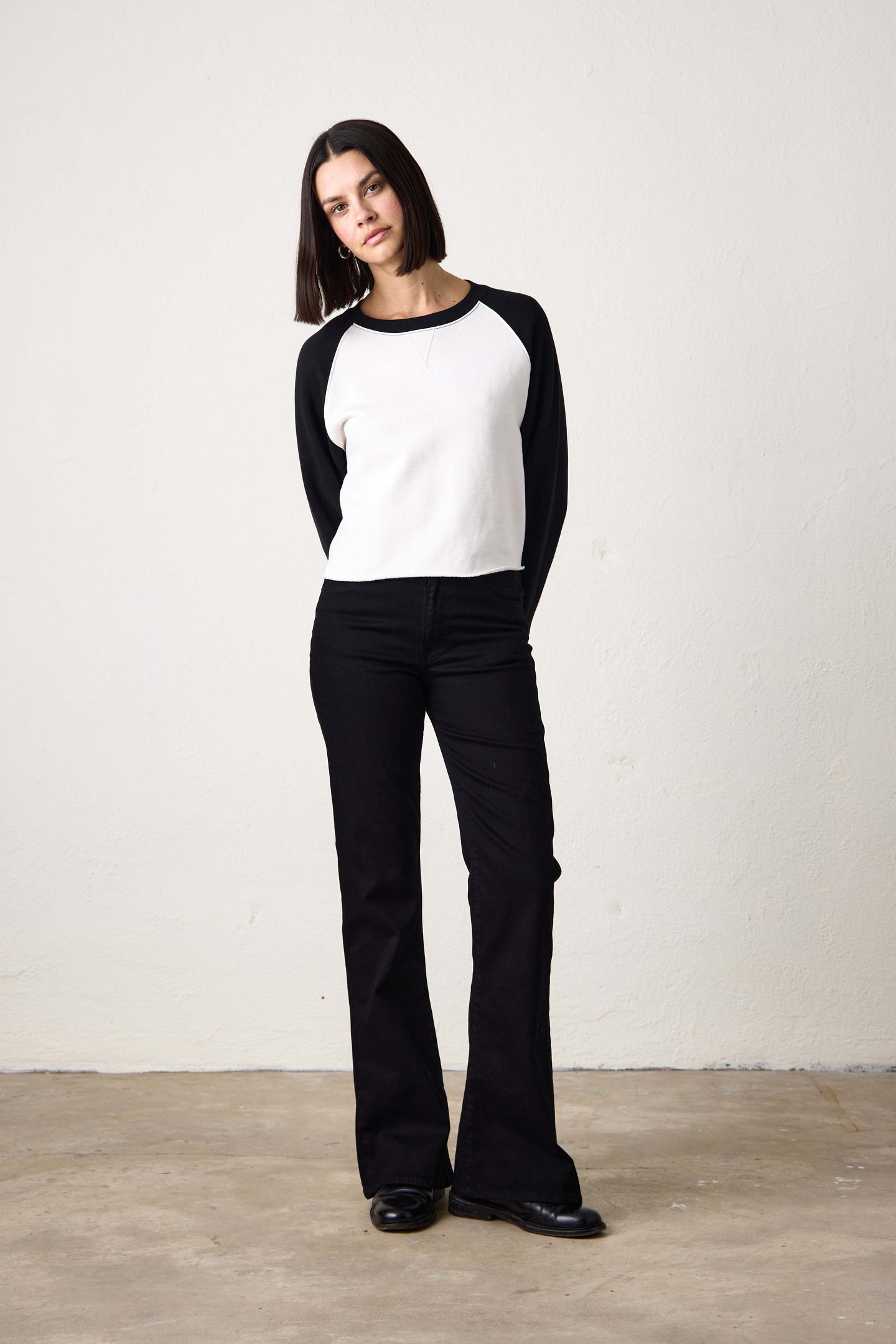 MARCO CROP VINTAGE FRENCH TERRY SWEATSHIRT / IVORY/BLACK