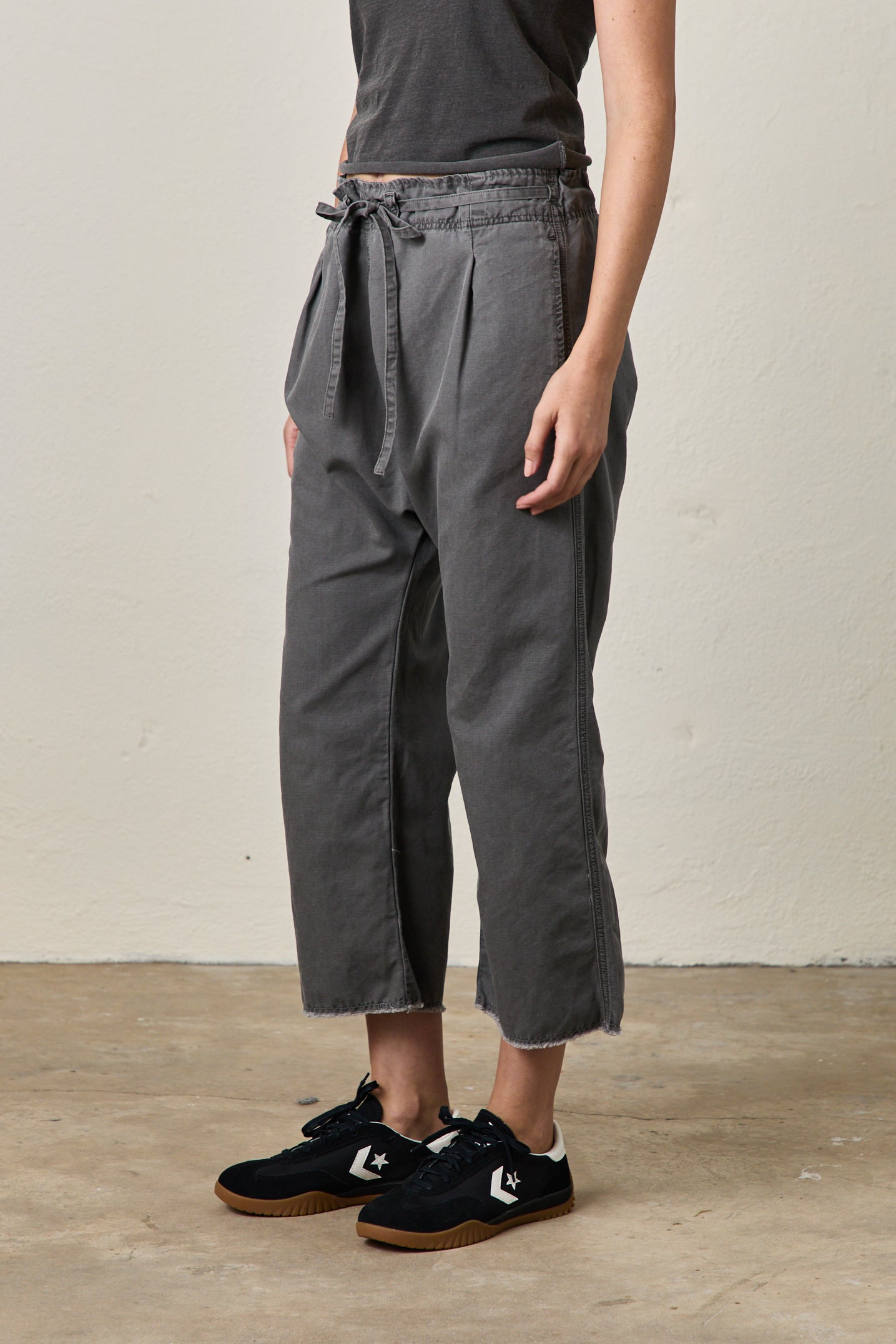 AKARI TIE WAIST PANT / FADED BLACK