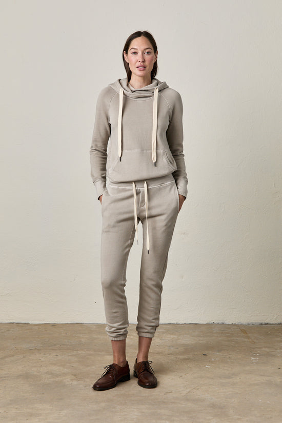 LISSE FITTED PULLOVER HOODY / BEACHWOOD