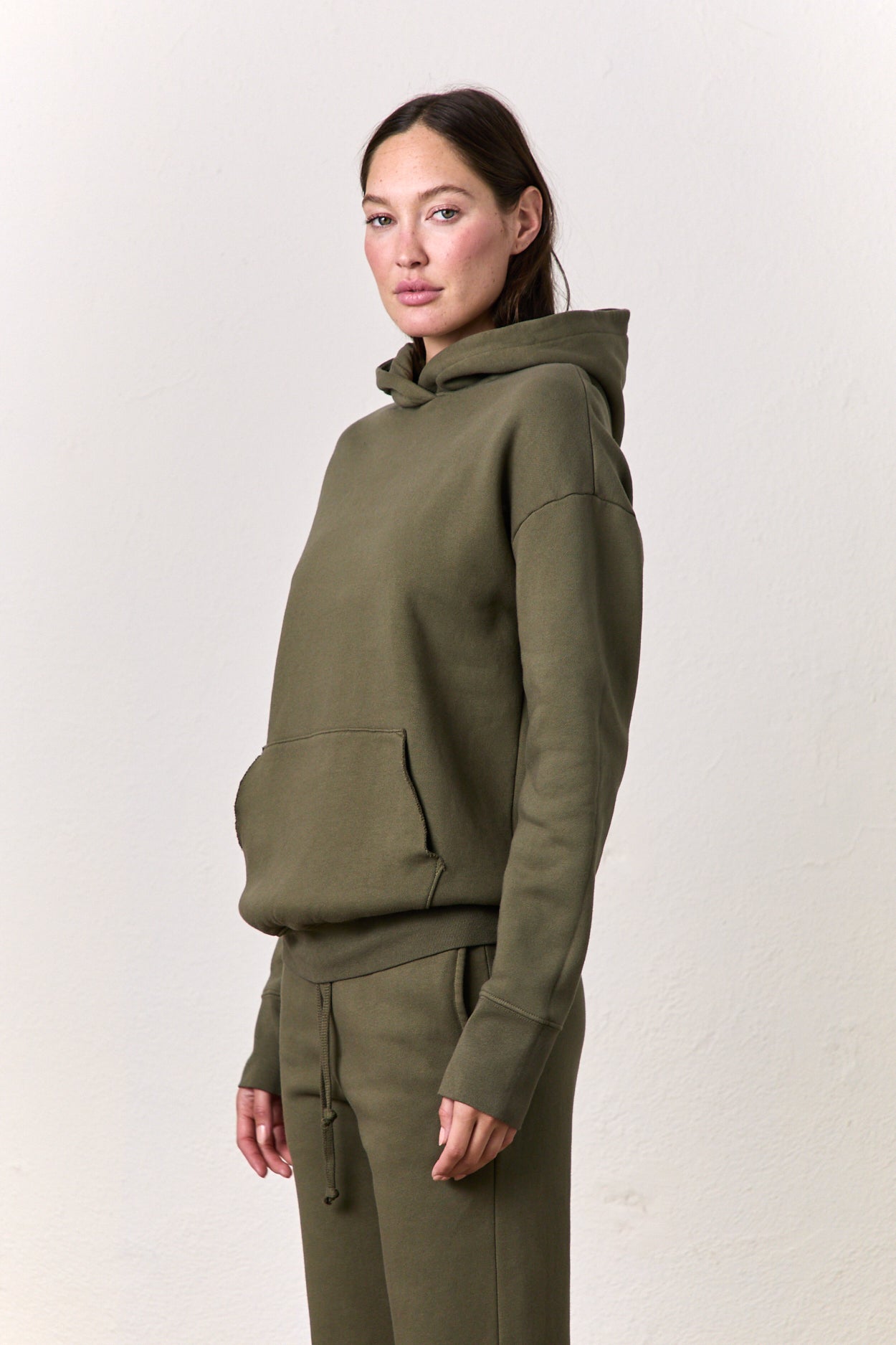 ELLIS RELAXED PULLOVER HOODY / OLIVE