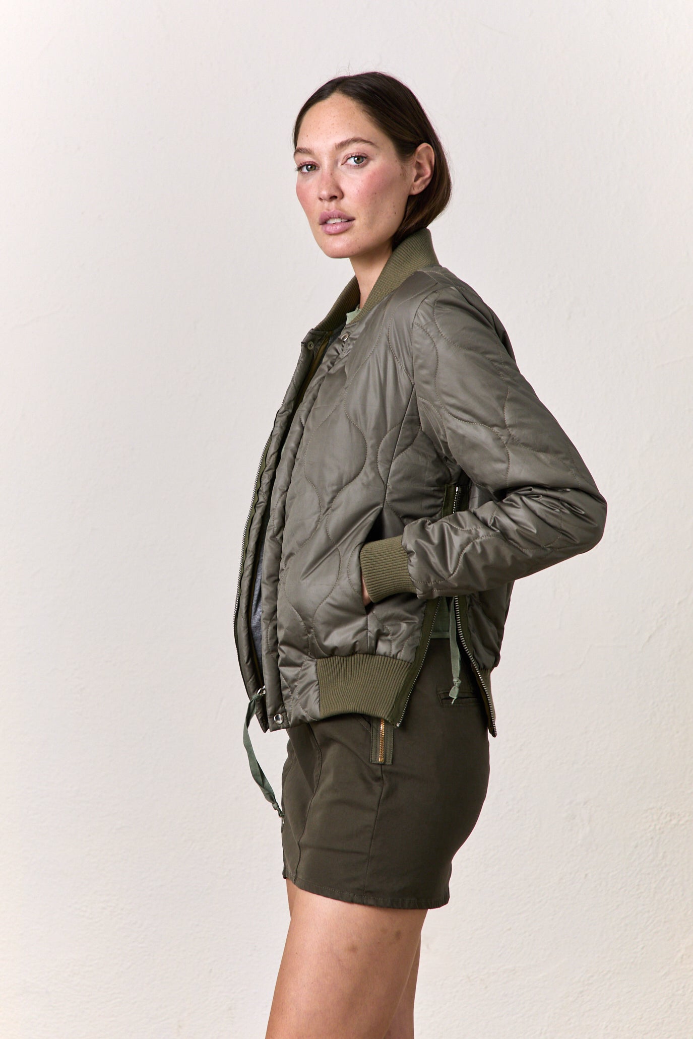 NEIL BOMBER JACKET / ARMY