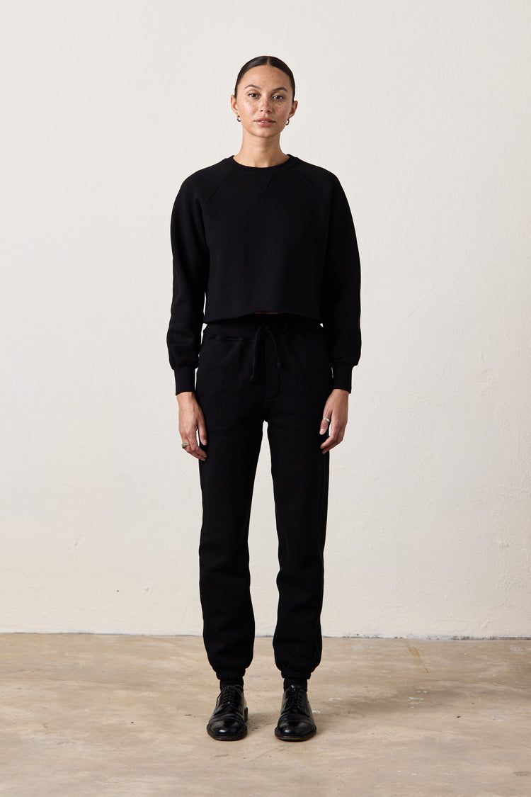 MARCO CROP COZY FLEECE SWEATSHIRT / BLACK
