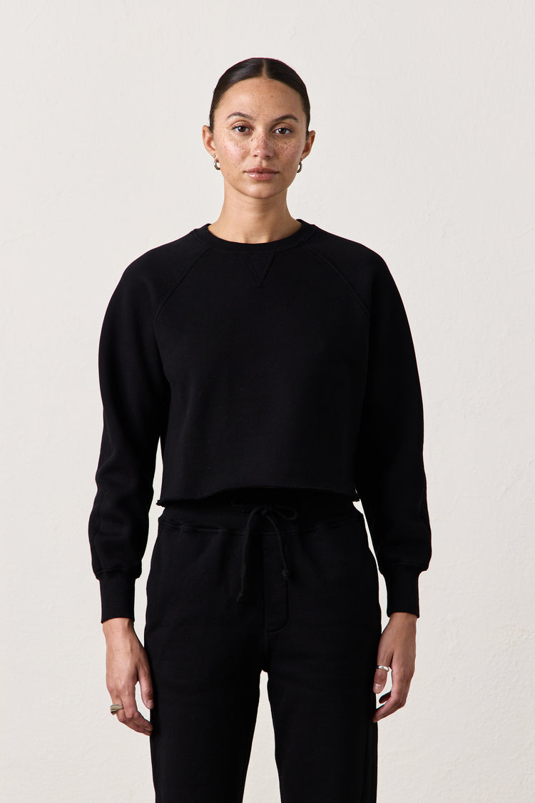 MARCO CROP COZY FLEECE SWEATSHIRT / BLACK