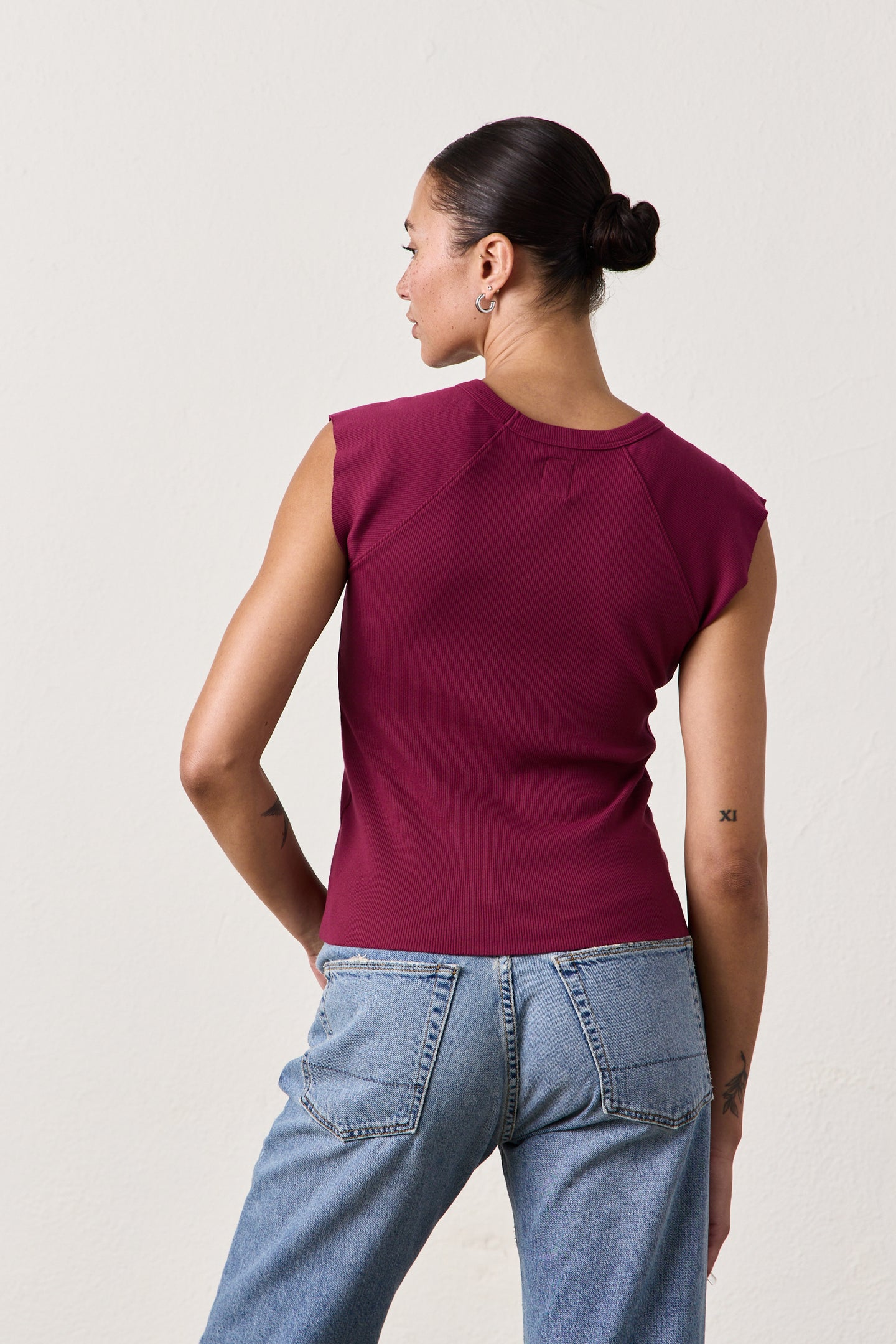 CHLOE FITTED RIB TEE / DARK CHERRY