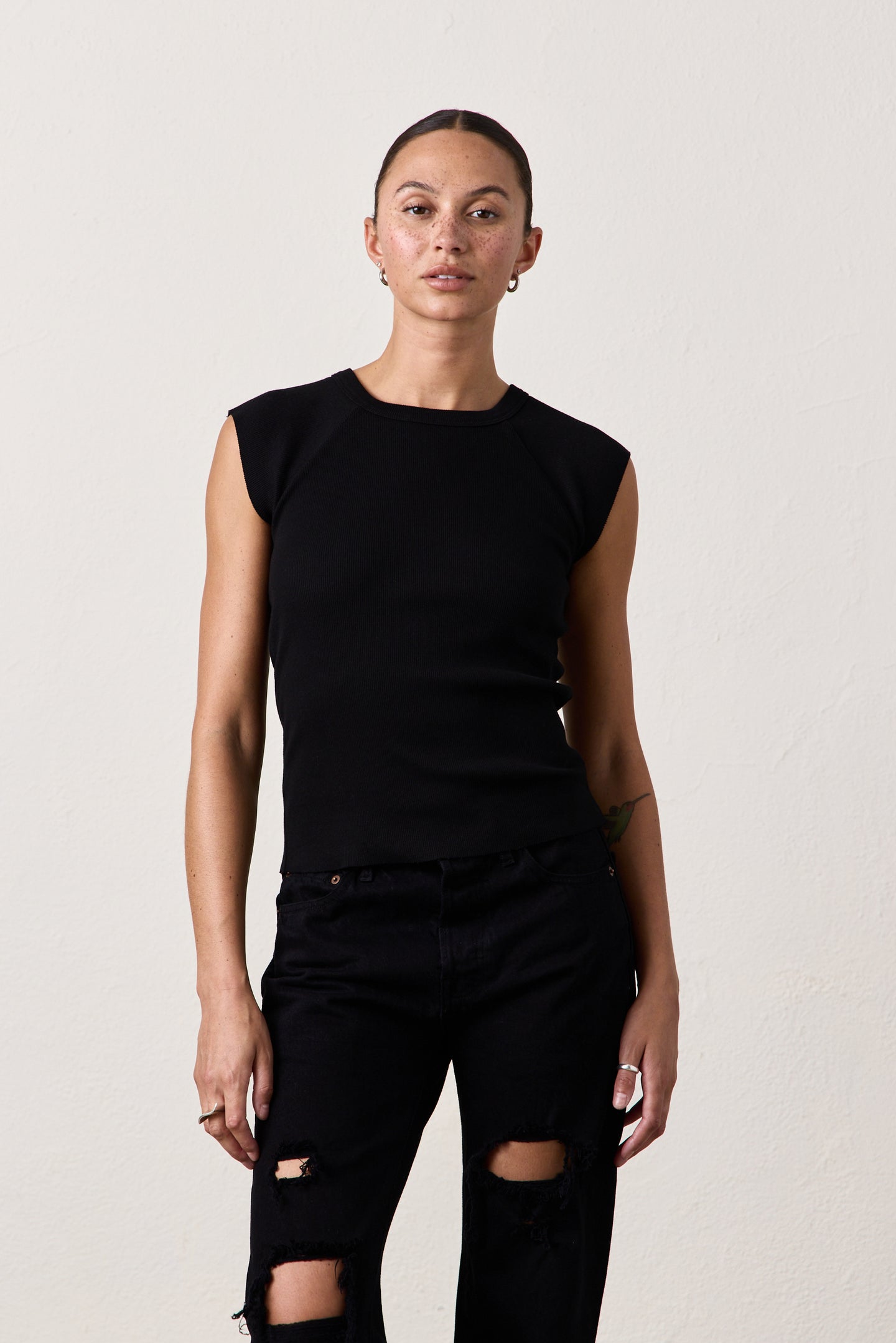 CHLOE FITTED RIB TEE / BLACK