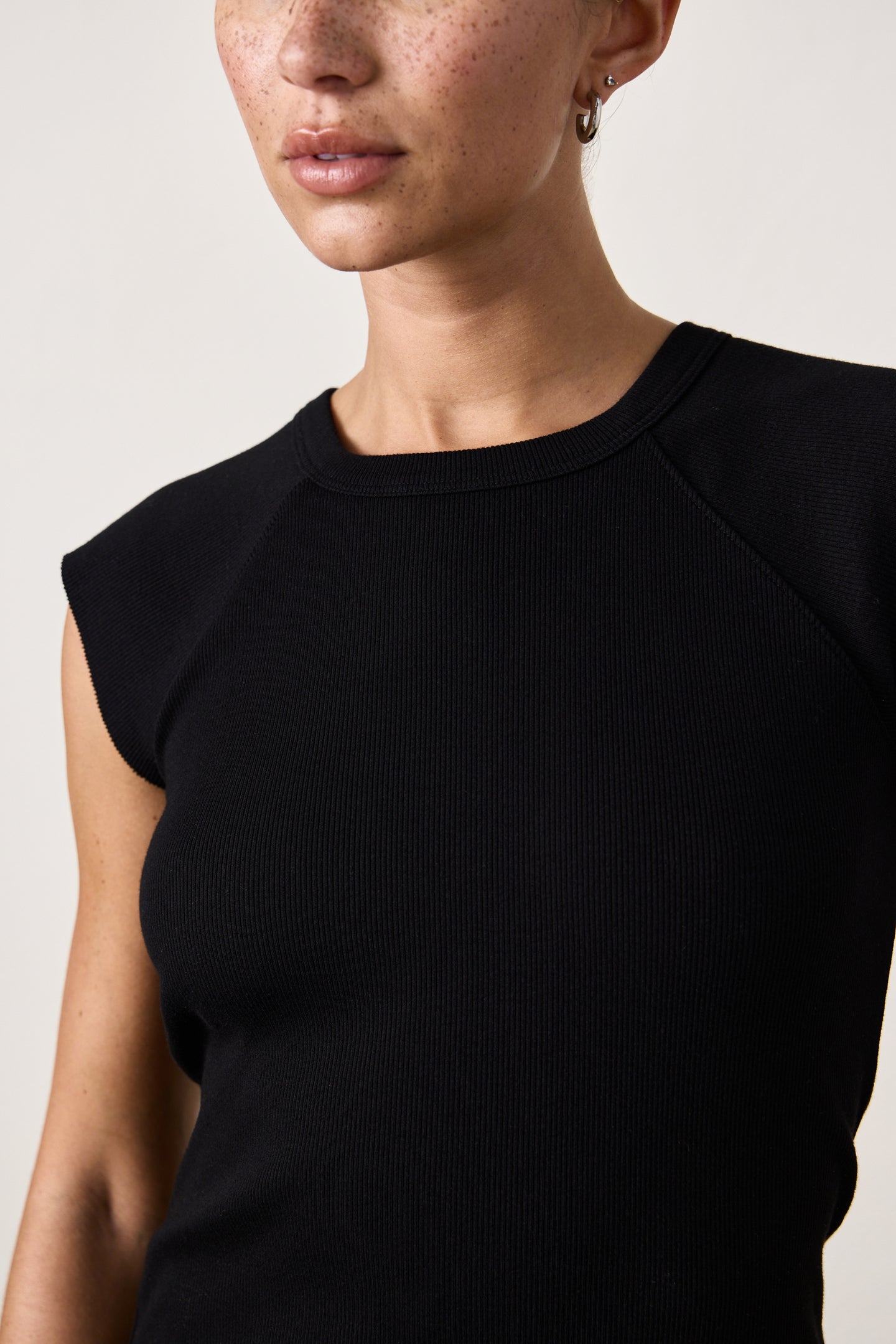 CHLOE FITTED RIB TEE / BLACK