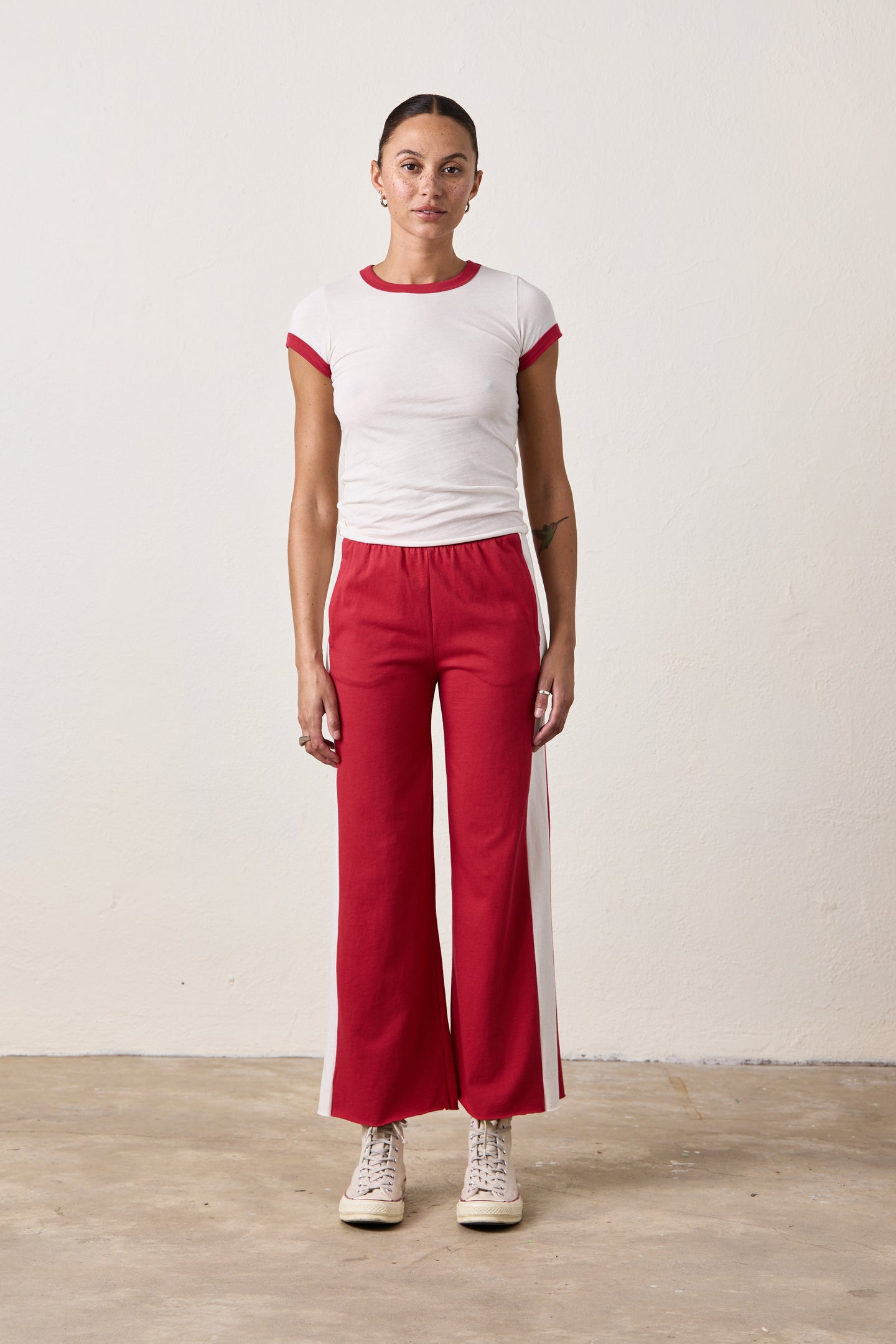 BODHI SHRUNKEN RINGER TEE / IVORY/RED