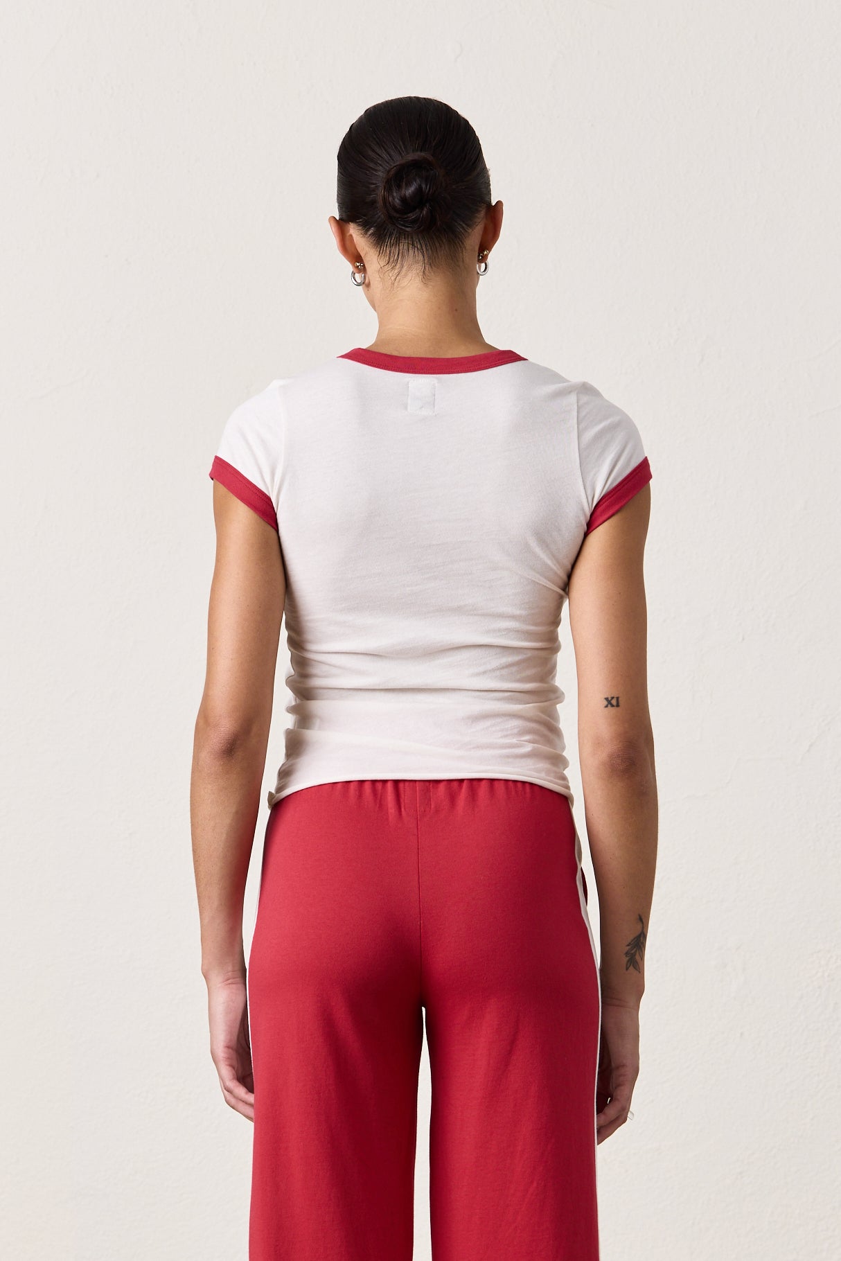 BODHI SHRUNKEN RINGER TEE / IVORY/RED