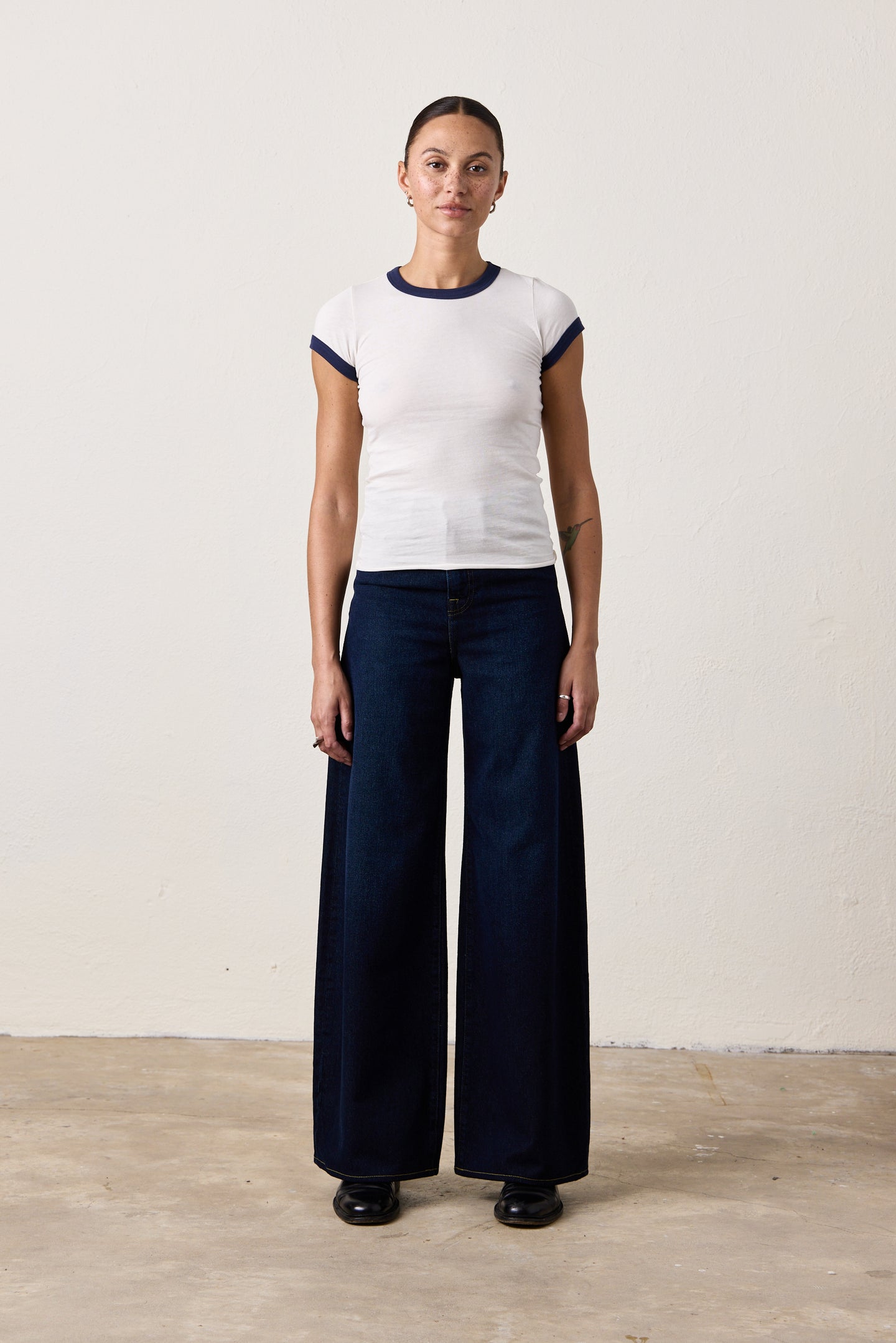 BODHI SHRUNKEN RINGER TEE / IVORY/NAVY