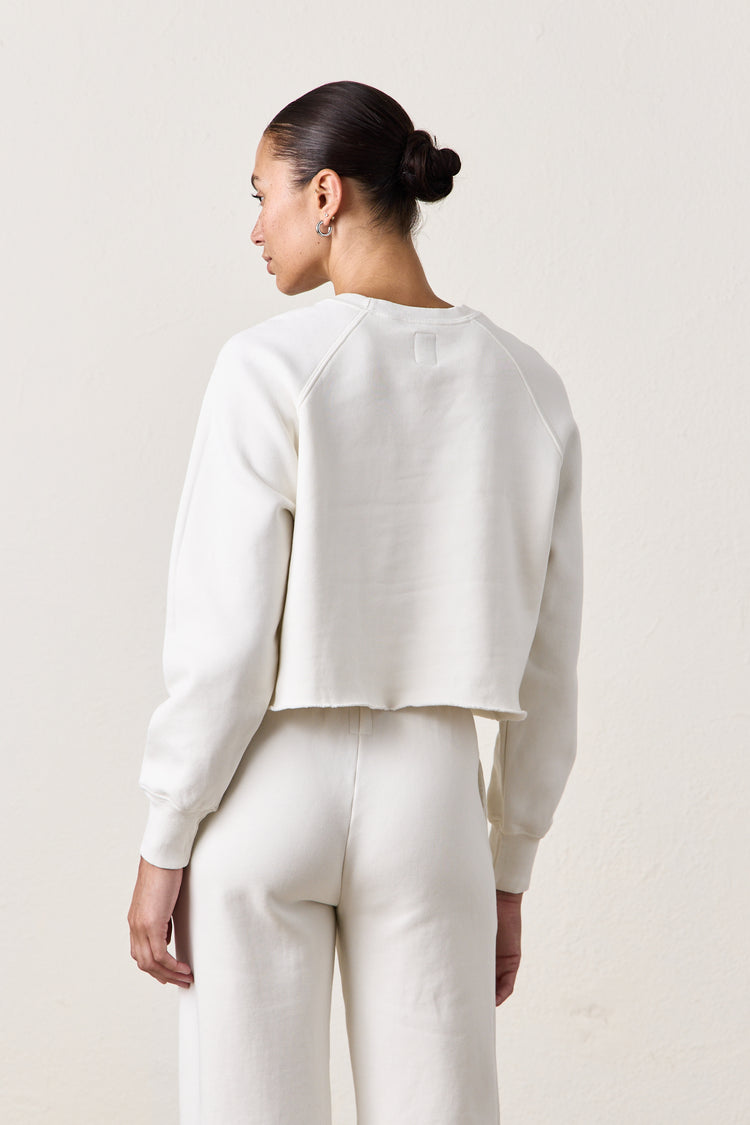 MARCO CROP COZY FLEECE SWEATSHIRT / SOFT WHITE