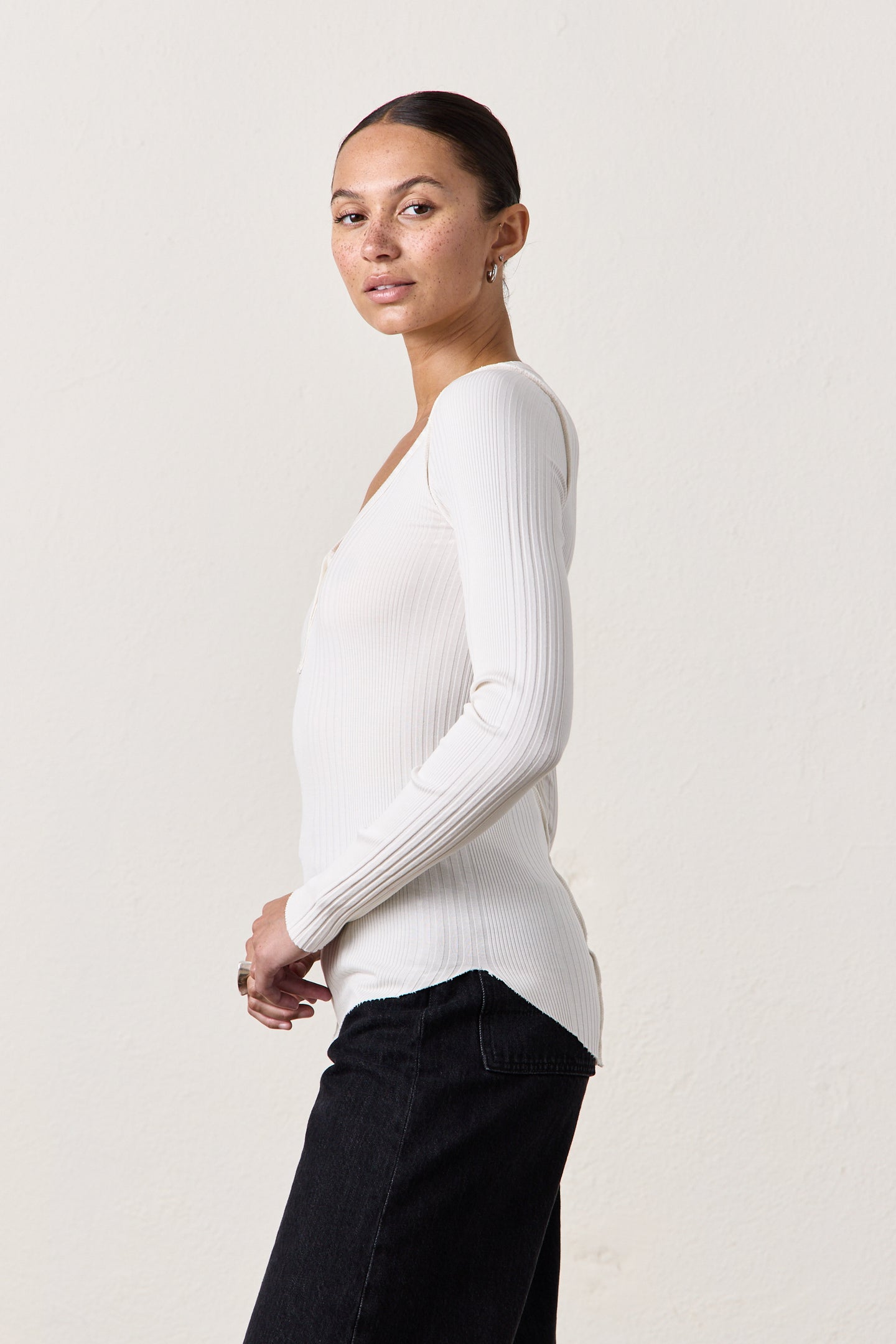 CODY VARIEGATED RIB HENLEY / IVORY