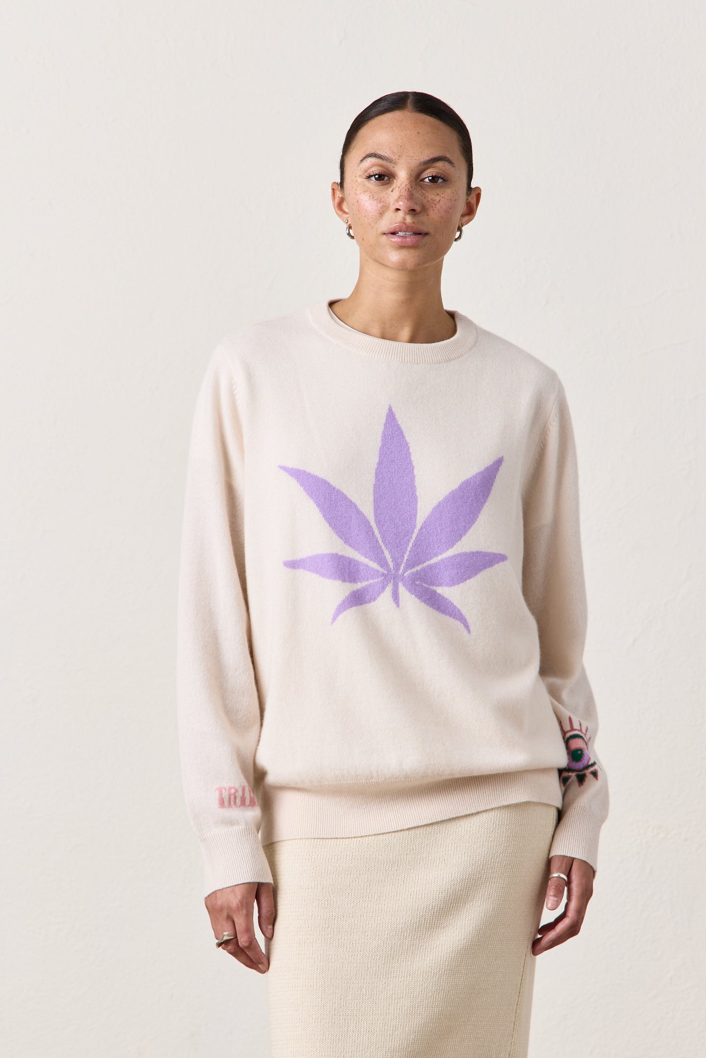 NSF X JA SWEET LEAF CASHMERE CREW / FEATHER