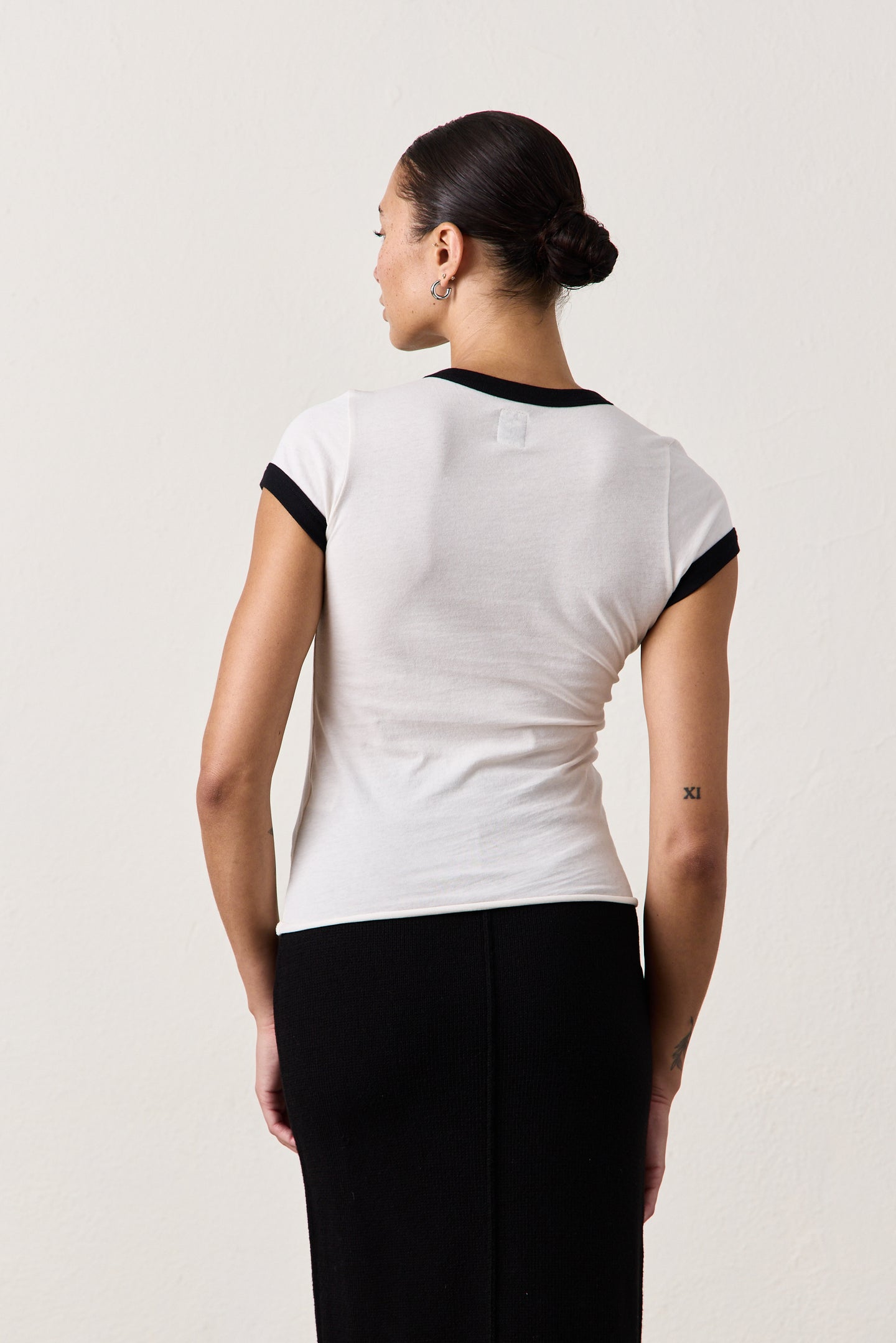 BODHI SHRUNKEN RINGER TEE / IVORY/BLACK