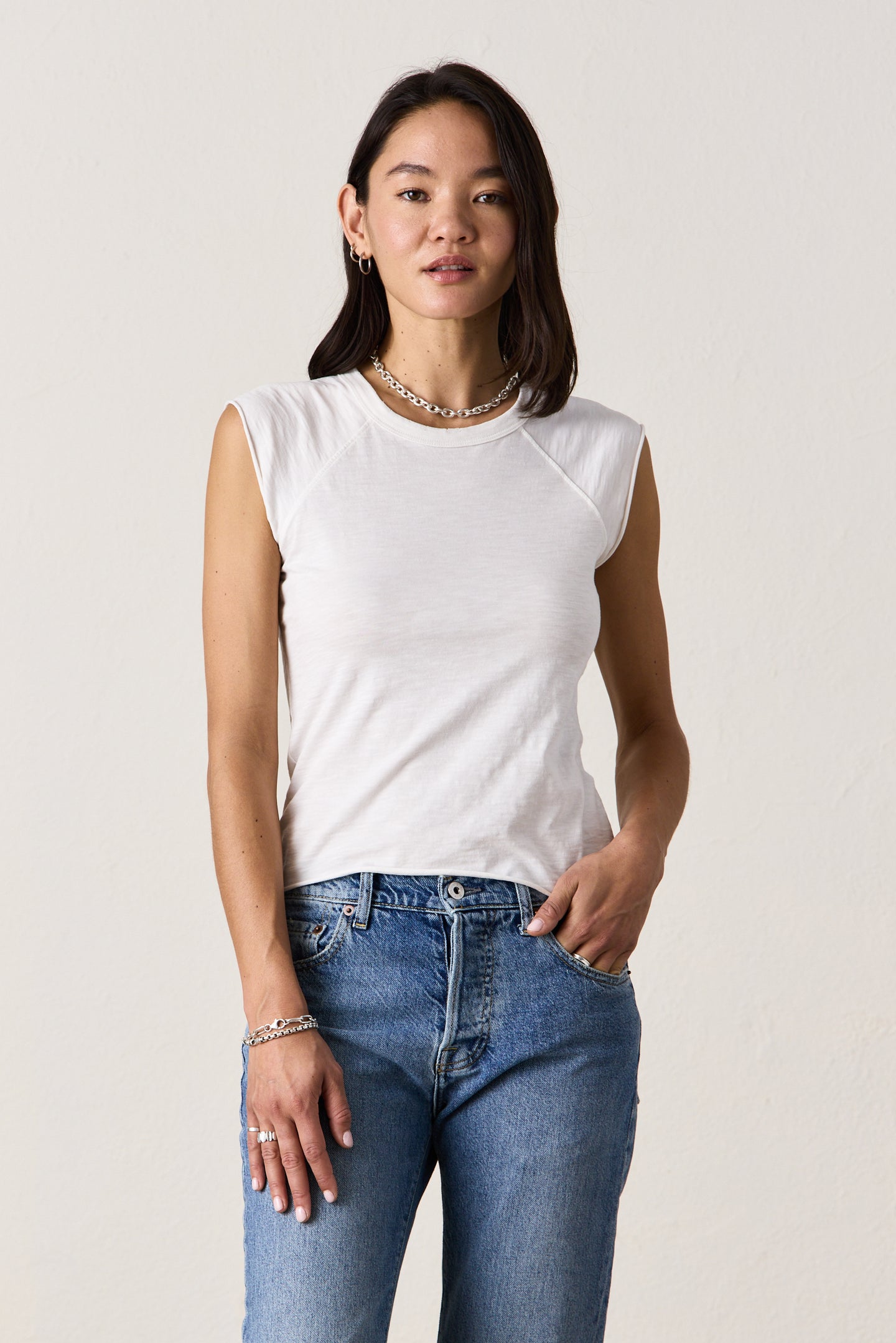 CHLOE FITTED TEE / SOFT WHITE