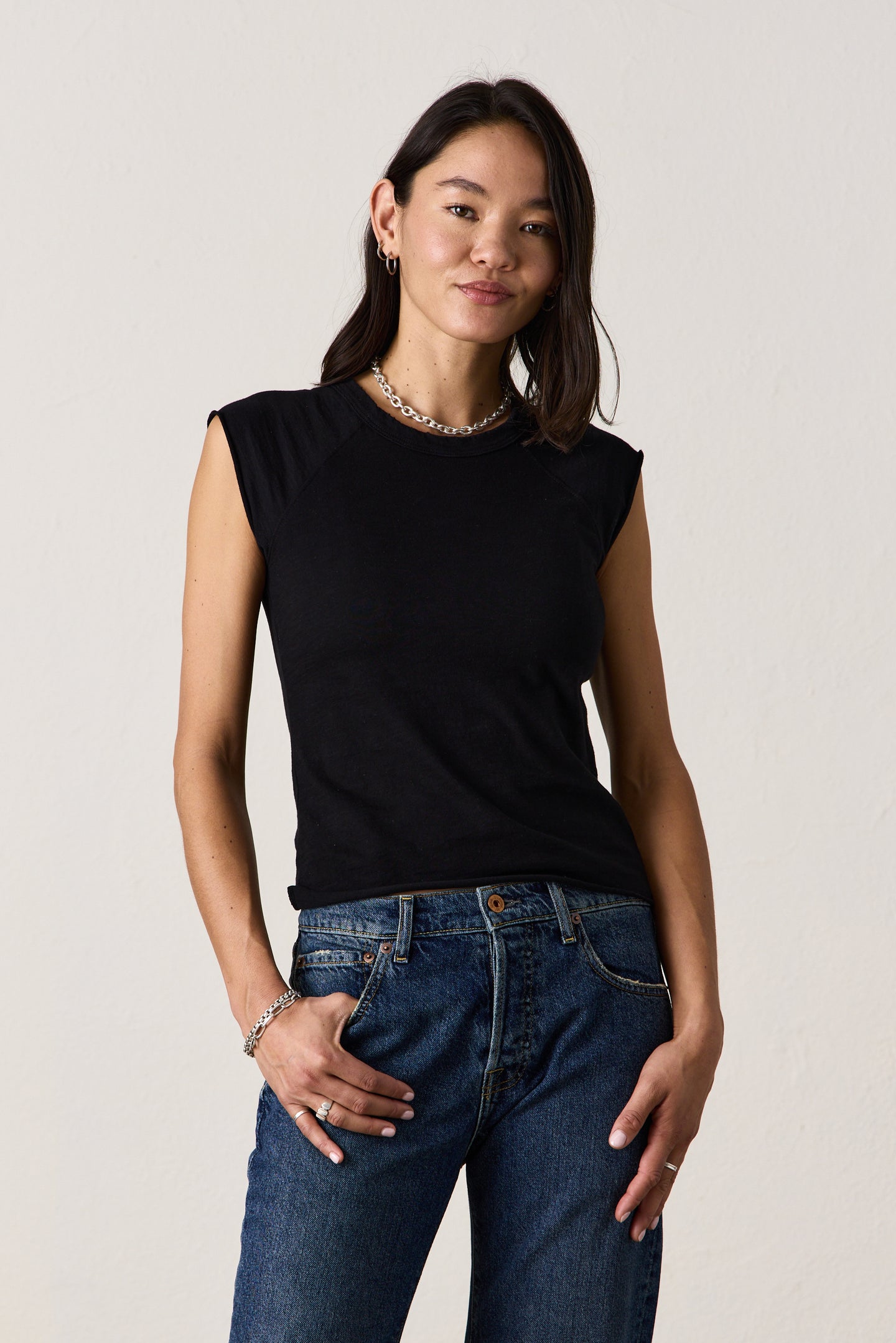 CHLOE FITTED TEE / BLACK