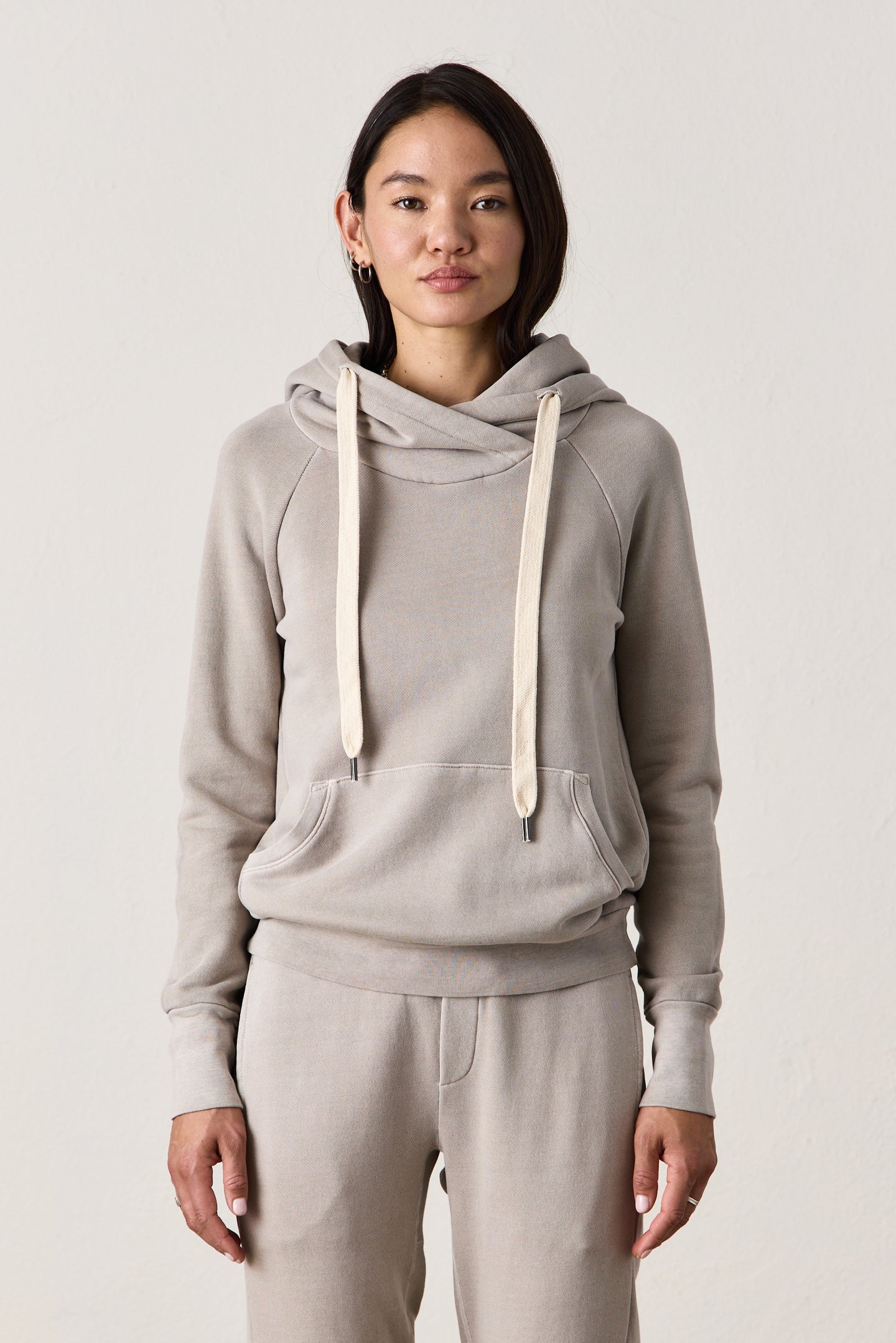 LISSE FITTED PULLOVER HOODY / BEACHWOOD