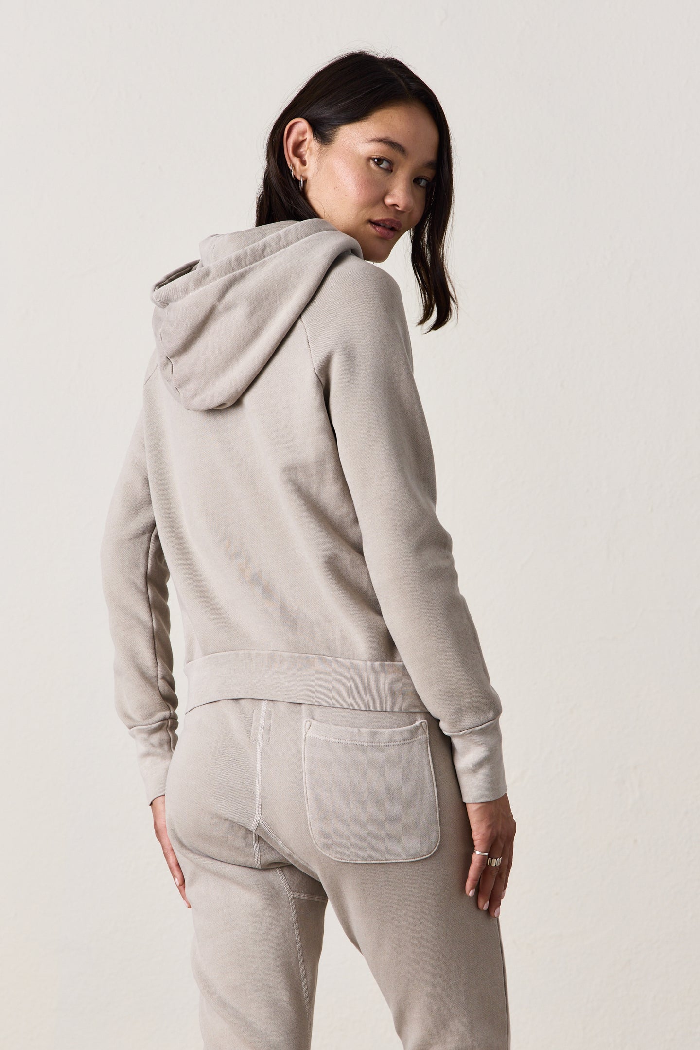 LISSE FITTED PULLOVER HOODY / BEACHWOOD