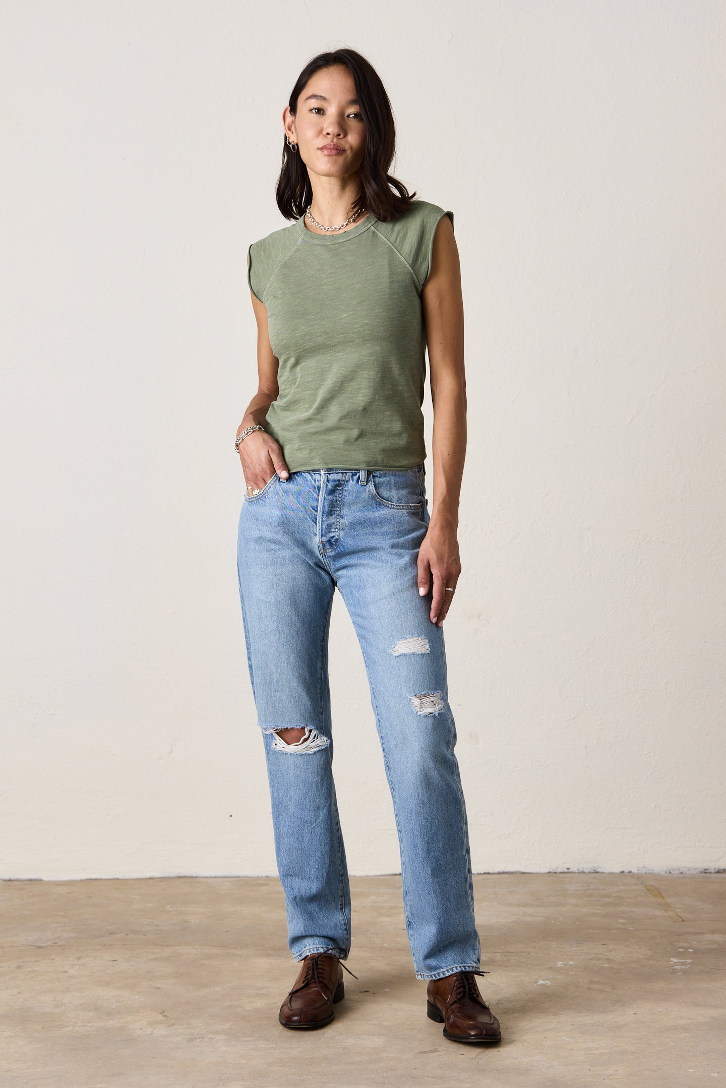 CHLOE FITTED TEE / FADED OLIVE