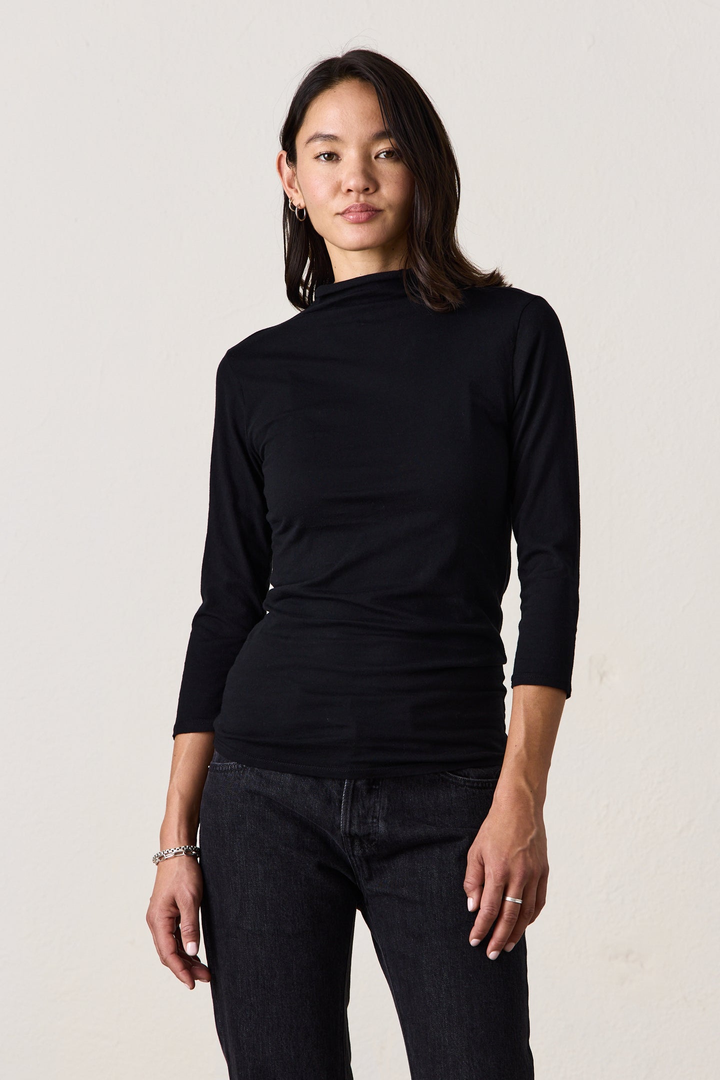 PETRA MOCK NECK TEE / BLACK