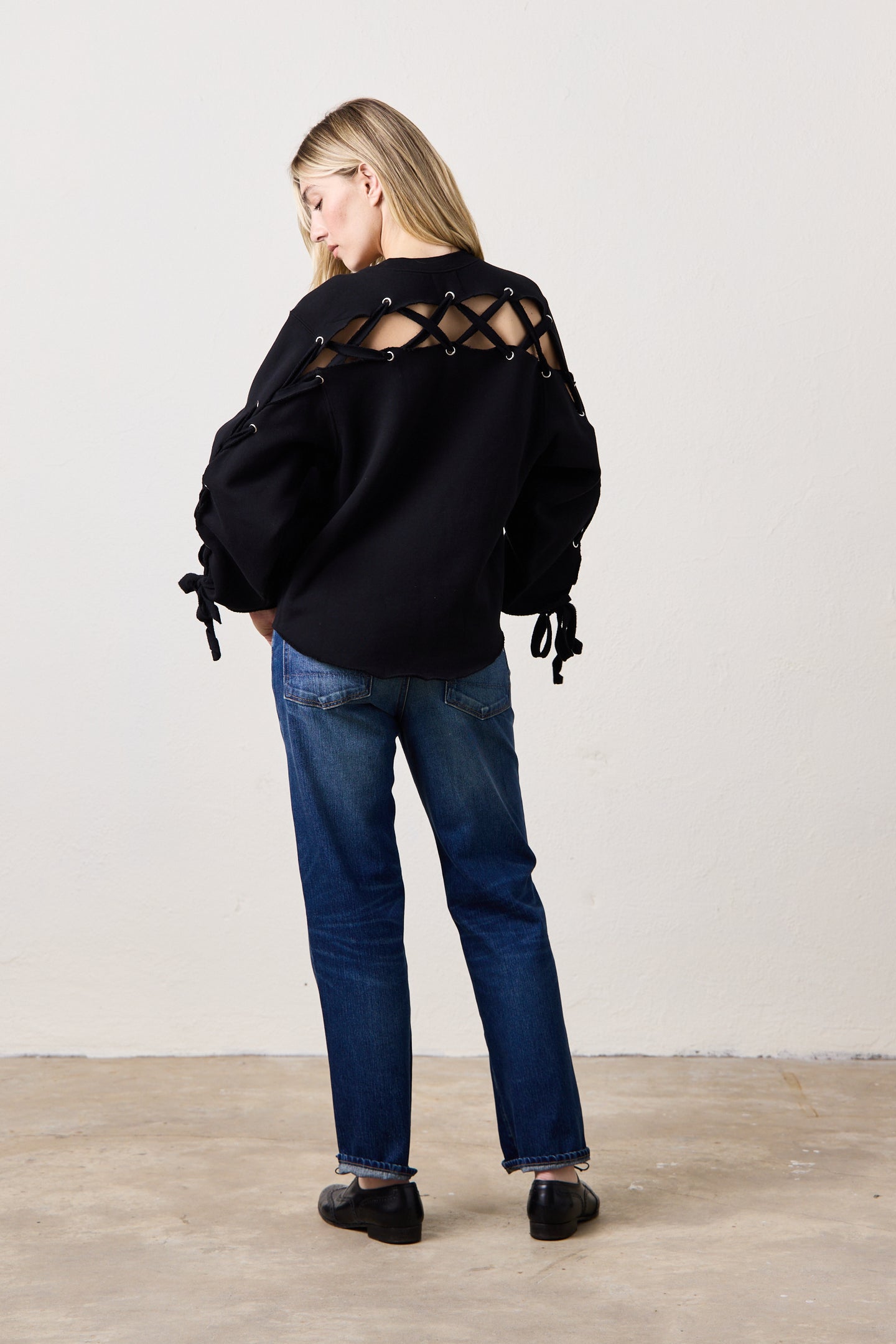 HENDRICKS LACE BACK COZY FLEECE SWEATSHIRT / BLACK