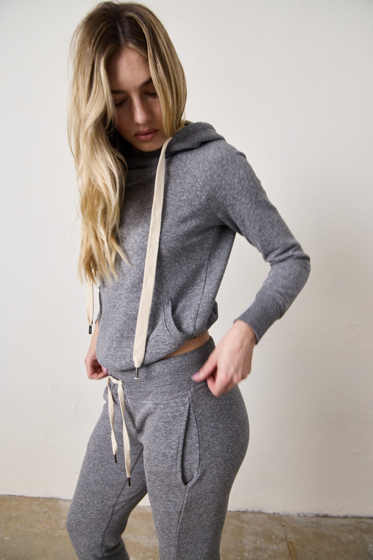 LISSE FITTED ATHLETIC LOOP TERRY HOODY / CHARCOAL HEATHER GREY