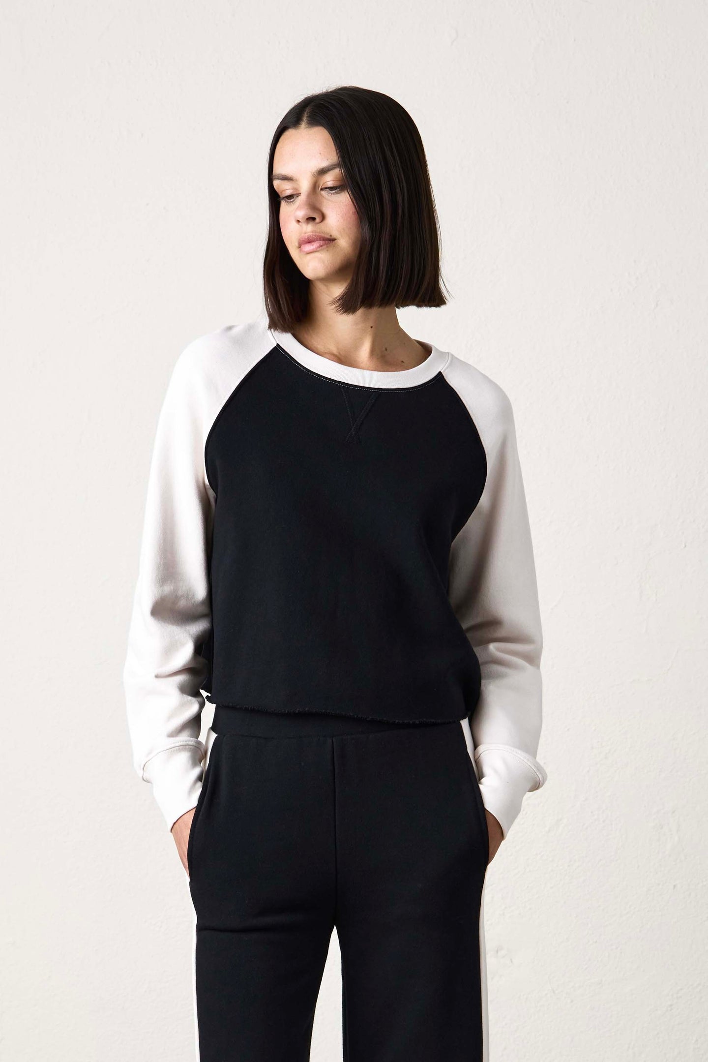 MARCO CROP LOOP TERRY SWEATSHIRT / BLACK/IVORY