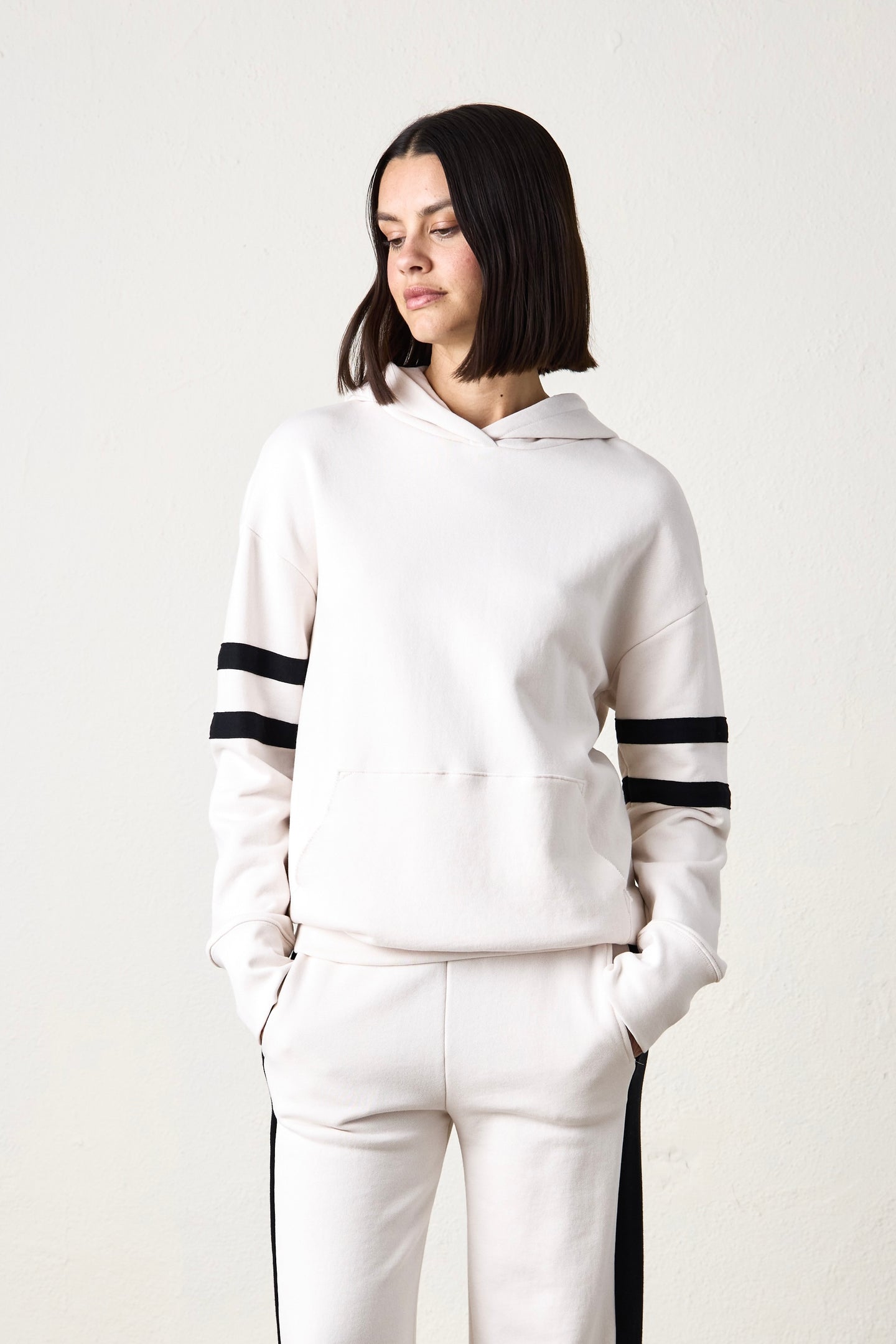 ELLIS RELAXED LOOP TERRY HOODY / IVORY/BLACK