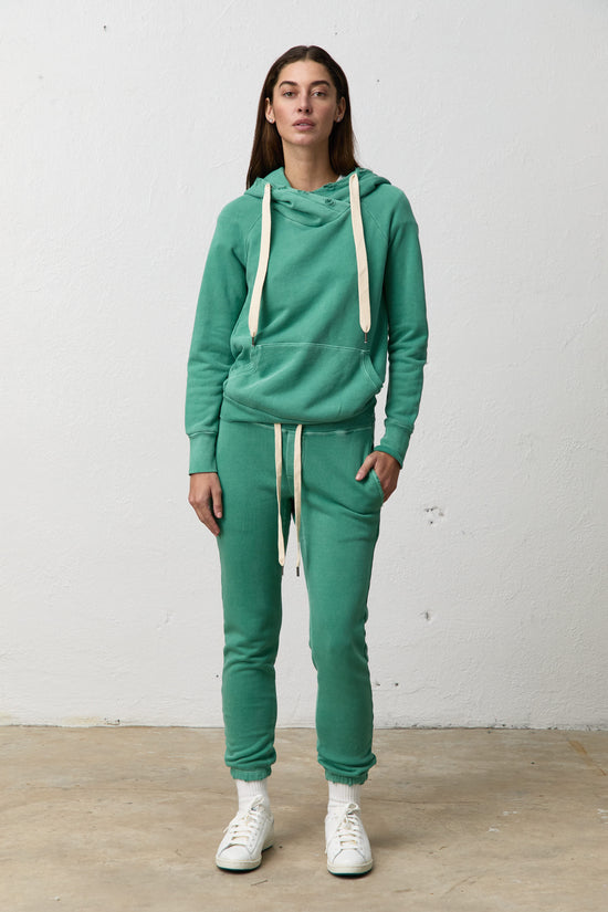 LISSE FITTED HOODY WITH GRINDING / PIGMENT KELLY GREEN
