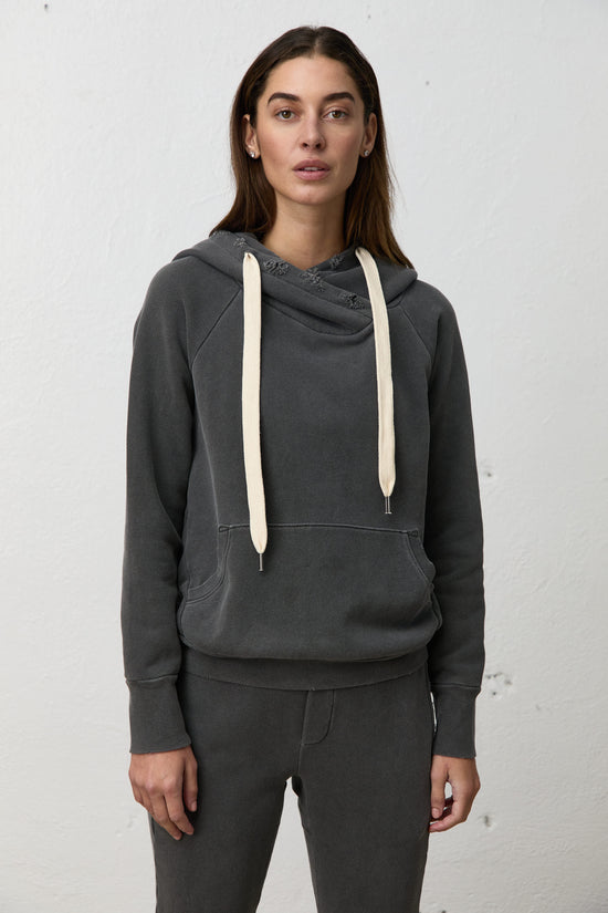 LISSE FITTED HOODY WITH GRINDING / PIGMENT BLACK