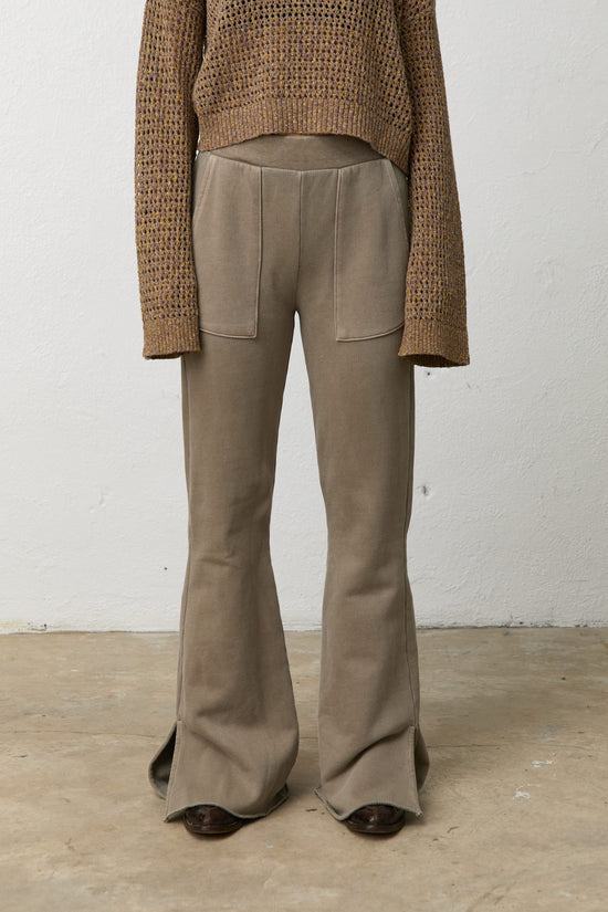 RUSTY SIDE SLIT FLAIR PANT / PIGMENT FINCH