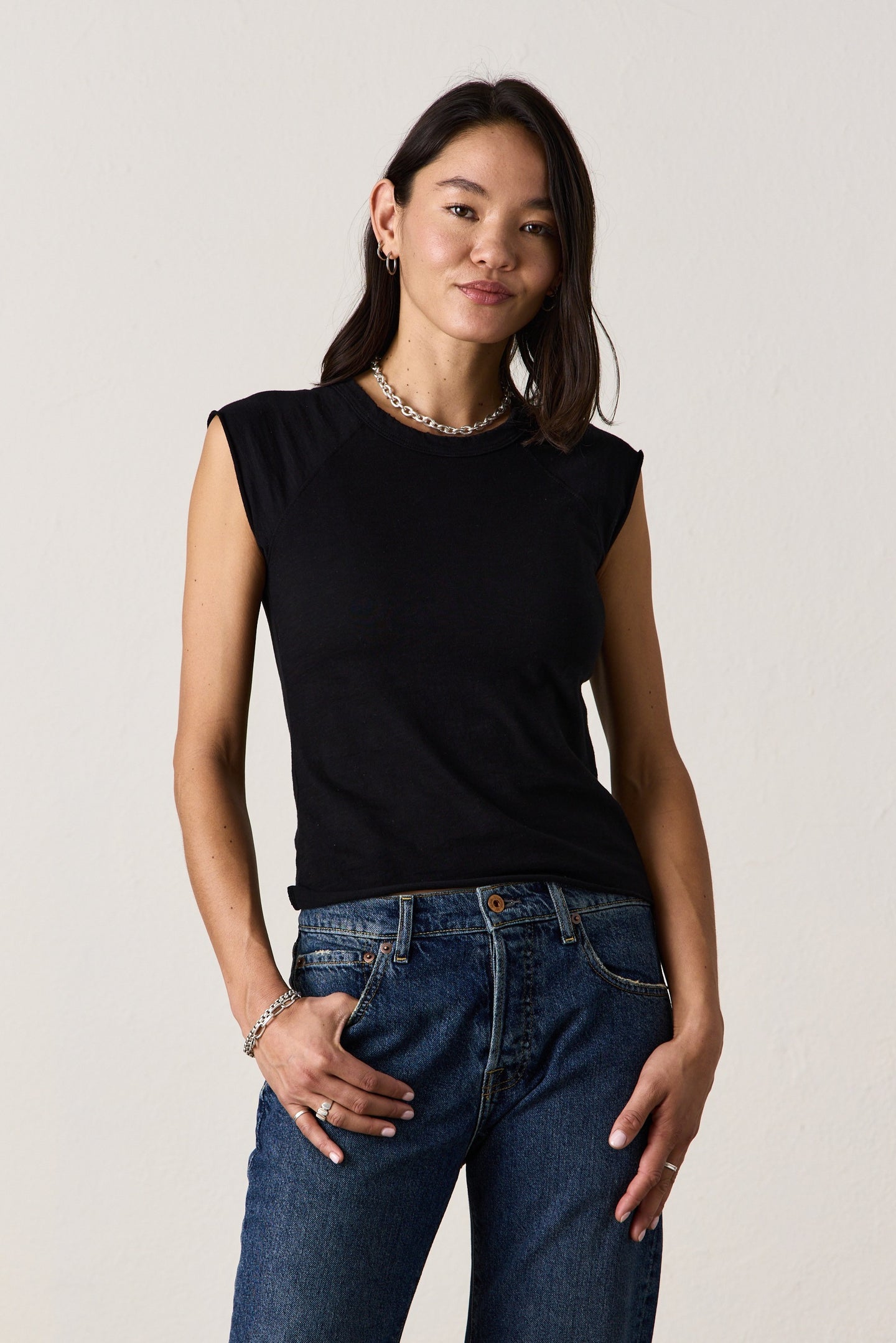 CHLOE FITTED SLUB JERSEY MUSCLE TEE/ BLACK