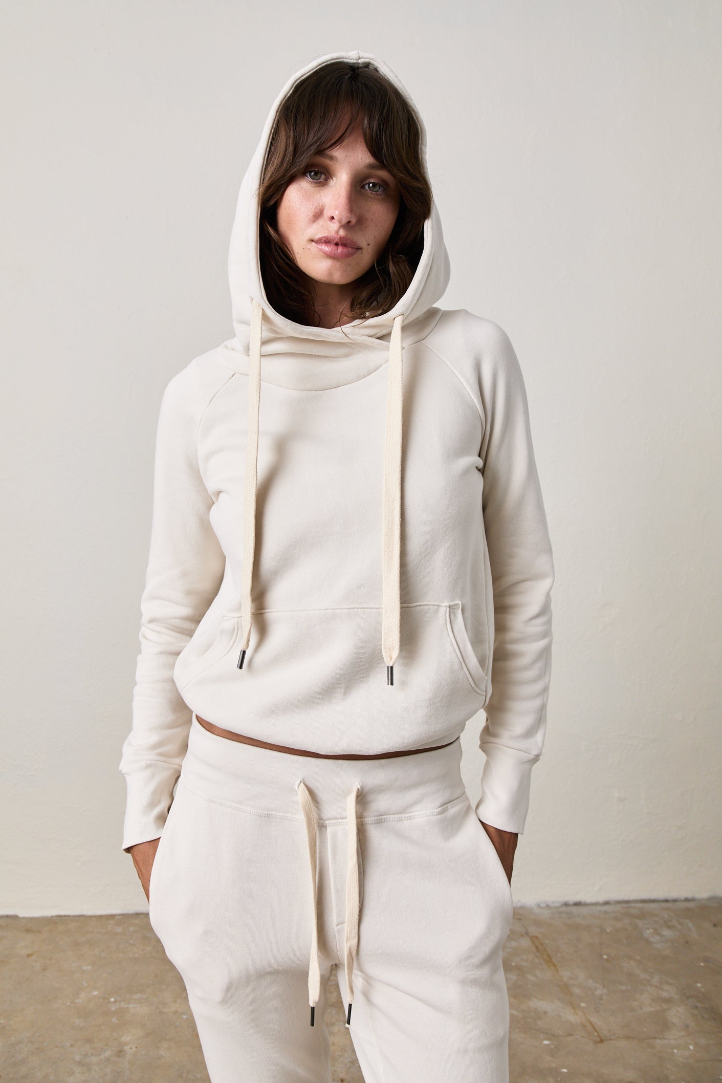 LISSE FITTED PULLOVER HOODY / IVORY