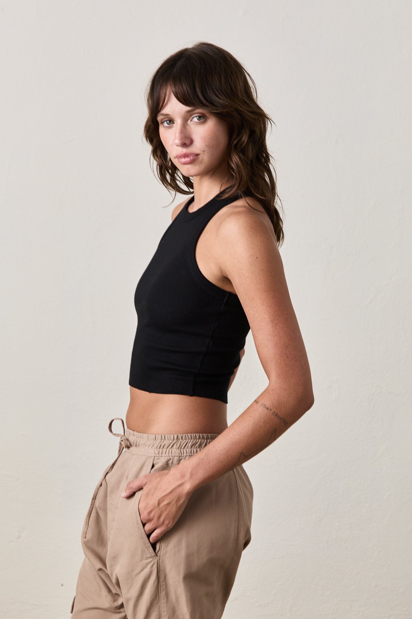 AMAYA CROP TANK / BLACK