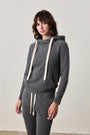 LISSE FITTED HOODY / PIGMENT BLACK