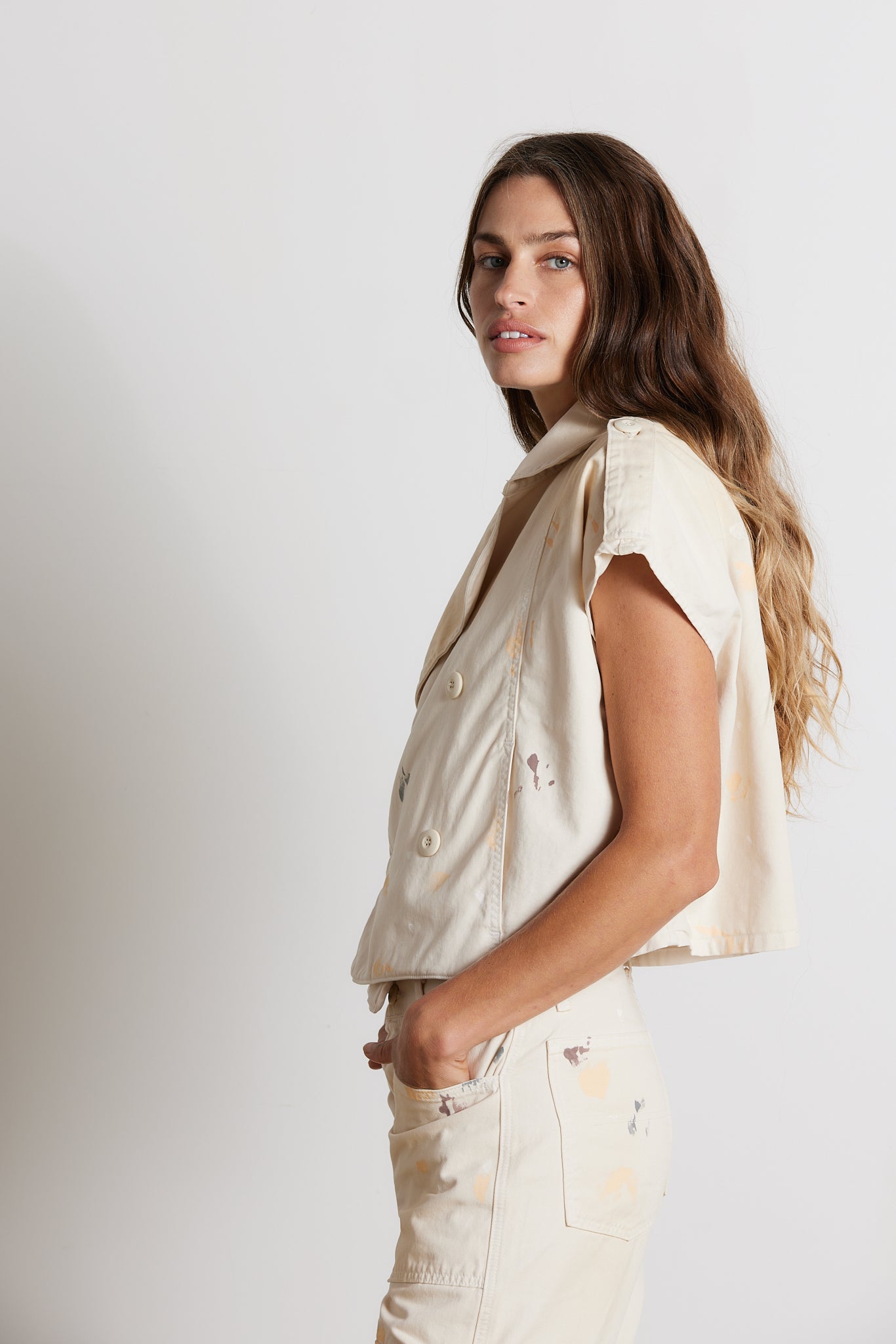 WEXLER CROPPED TRENCH VEST / NATURAL PAINT